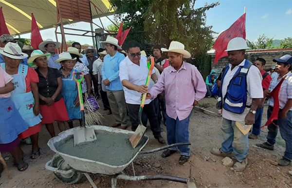 Inaugura diputado antorchista obras en Xayacatlán