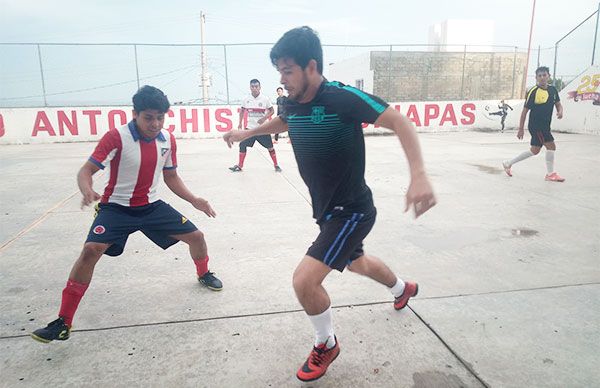 Arranca con éxito liga de futbol en El Refugio 