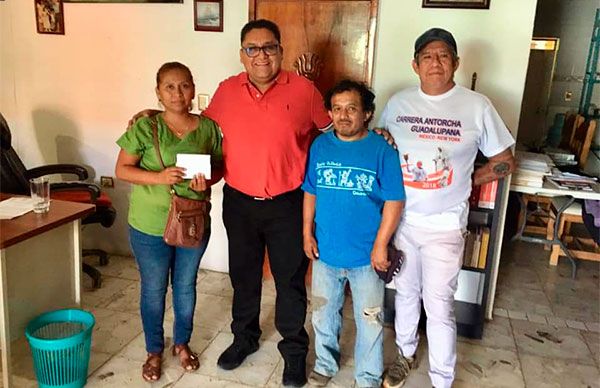 Invitan a diputado al recibimiento de la Antorcha Guadalupana en Acatlán