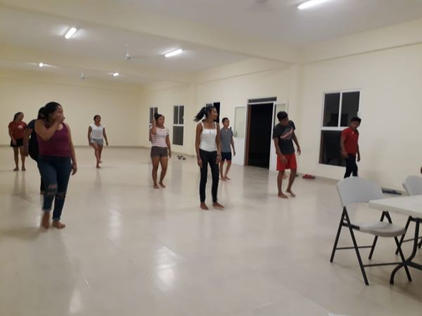 Inician clases de baile en el Albergue Nachi Cocom.