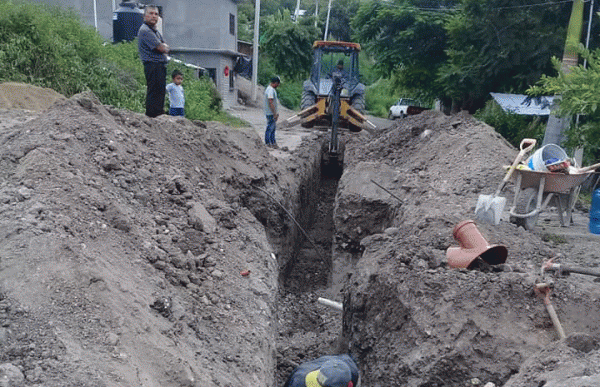 Avanza construcción de drenaje en colonias de Chilpancingo