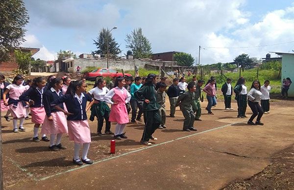 Con danza, escuela antorchista busca impulsar jóvenes más conscientes y solidarios