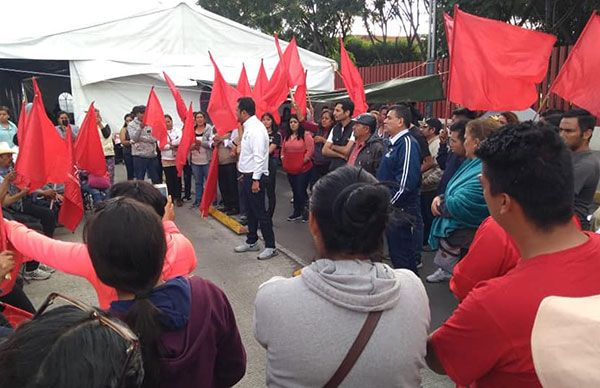 Regios llegan a San Lázaro a protestar contra recortes de AMLO 