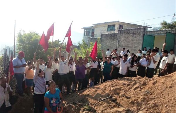 Inicia pavimentación, introducción de agua y drenaje en la colonia Miguel de la Madrid