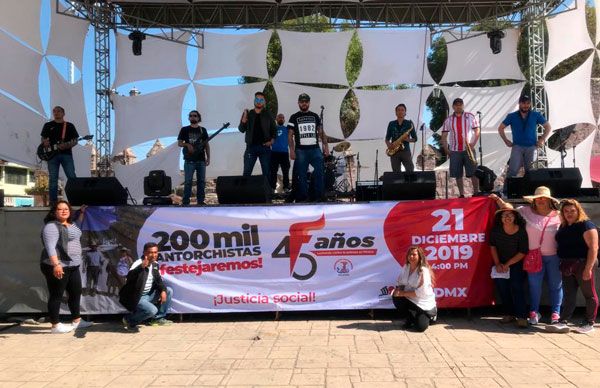 Con vinilonas anuncian el 45 Aniversario del Movimiento Antorchista en Atizapán