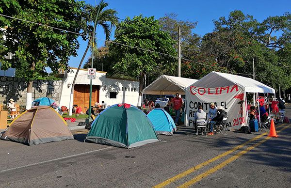 Cumplen dos días en plantón; piden atención a Gobierno estatal atención a demandas 