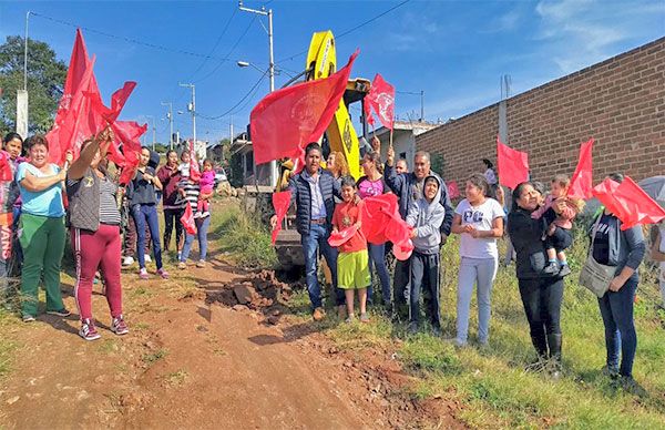 Inicia pavimentación de la calle principal en la colonia Humberto Gutiérrez de Ciudad Hidalgo