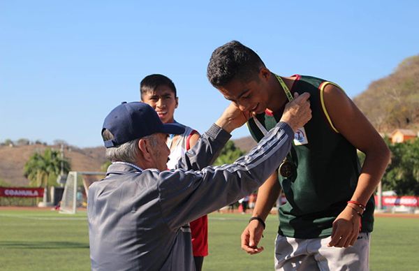 Remonta Veracruz en segundo día de Espartaqueada deportiva