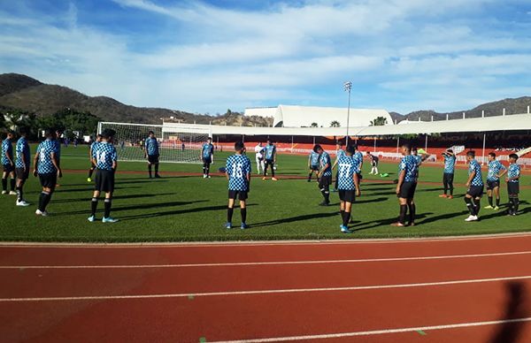 Escuadra campechana de futbol inicia con su primer victoria   