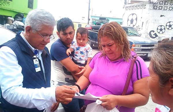 Firman antorchistas contratos de agua en colonia Oscar Herrera 