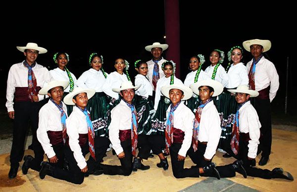 Estudiantes de Chetumal fomentan la cultura como instrumento de superación 