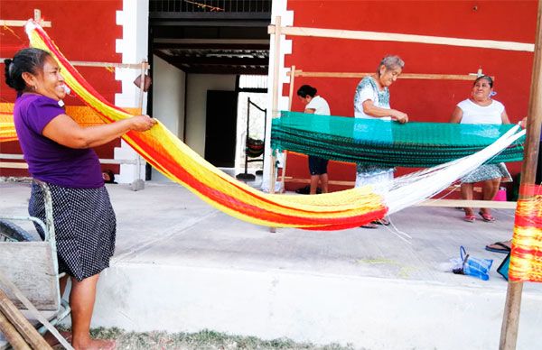 Culmina taller de urdido de hamaca en la Atenas de Yucatán