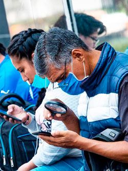 Médicos sin equipo básico y la población, sin ingresos ni alimentos 