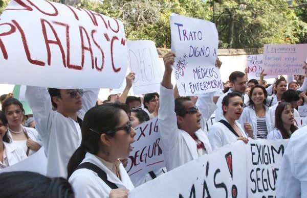 Nuestra solidaridad con el personal de salud, primera línea de defensa en la lucha contra covid-19