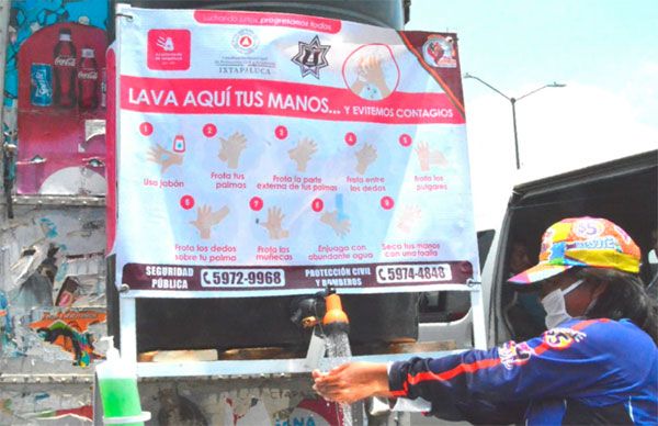 Bomberos Ixtapaluca instalan lavabos móviles  