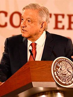 AMLO menosprecia a los médicos