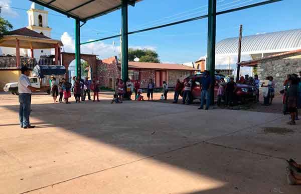 Engaña alcalde de Xalpatláhuac a familias que solicitan despensas