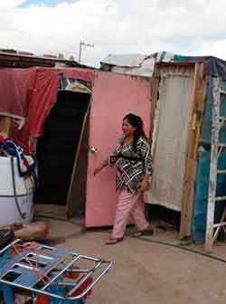 ¡Obras pedimos los colonos pobres!  No gobiernos de austeridad