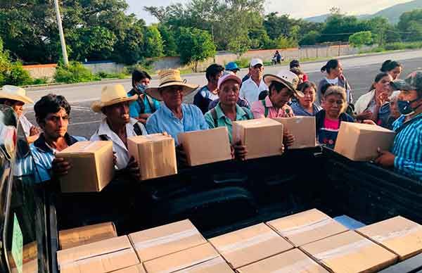 Entregan despensas a familias indígenas de Atliaca, Tixtla 