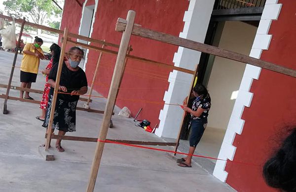 Dan segundo taller de urdido de hamacas en La Atenas de Yucatán 