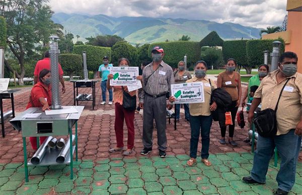 Inicia entrega de Estufas Ecológicas a colonos antorchistas de Chilpancingo