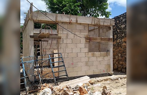 Logran antorchistas apoyos de vivienda para familias mayas de Calkiní