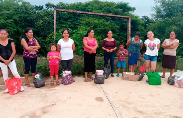 Entregan  insumos alimentarios a estudiantes de educación básica 