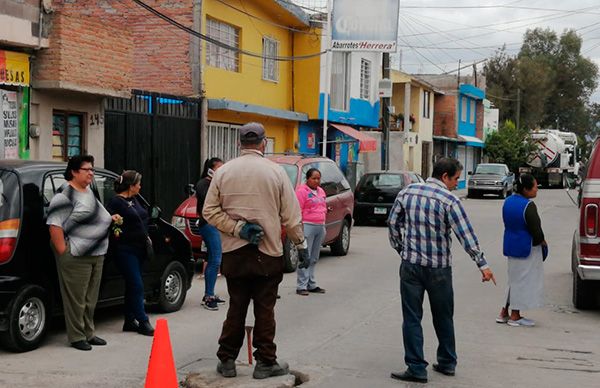 Desazolvan drenaje en la colonia Wenceslao Victoria