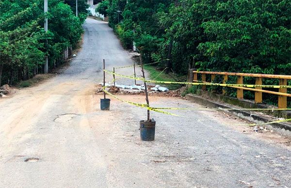 Solicitan antorchistas reparar carretera de Ometepec