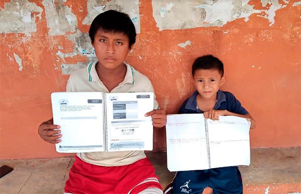 Niños de Campeche batallan para estudiar y lo hacen en la calle