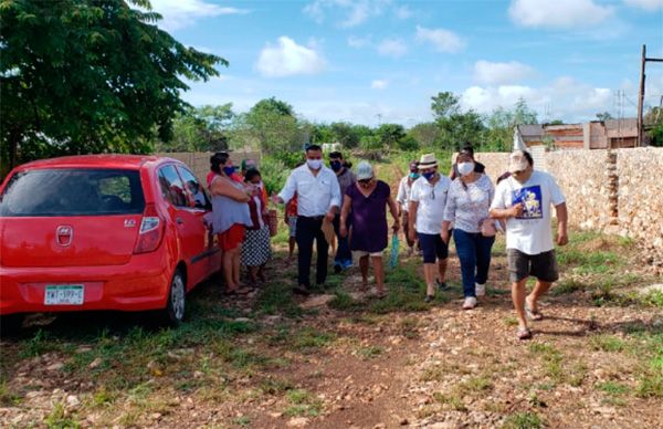 Verifica ayuntamiento de Mérida necesidad de láminas y despensa en colonias humildes