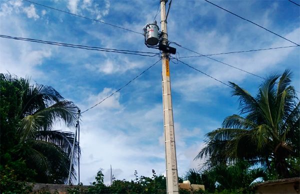 Formalizan antorchistas de Cancún contratos con CFE 