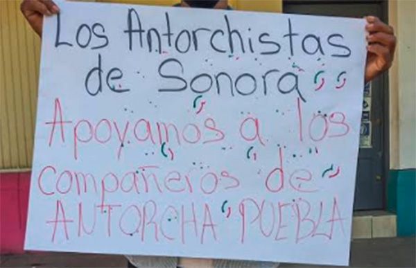 Cadena humana en Hermosillo denuncia al Gobernador de Puebla