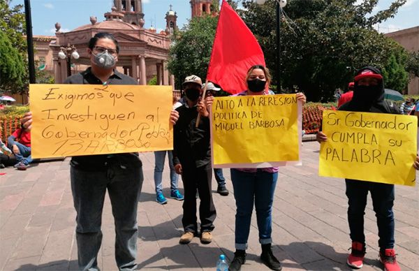 Cientos de potosinos repudian al gobernador de Puebla, Miguel Barbosa 