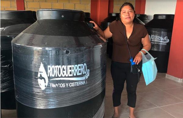 Logra Antorcha tinacos para familias humildes de Las Minas 