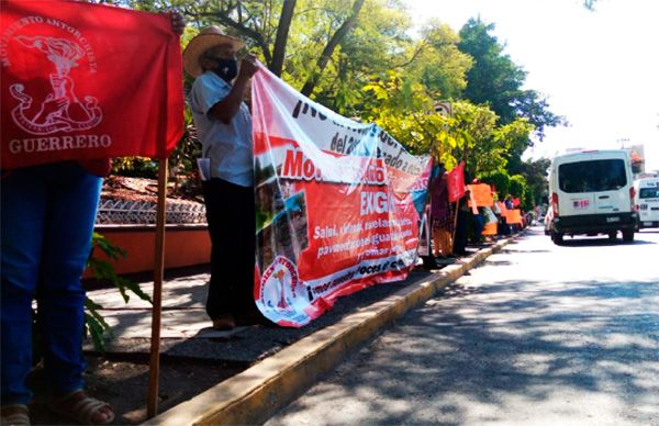 Realizan cadenas humanas antorchistas de Guerrero