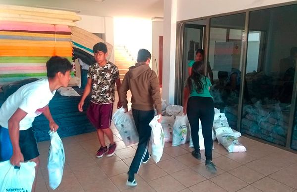 Benefician con despensas alimenticias a moradores de Albergue Estudiantil