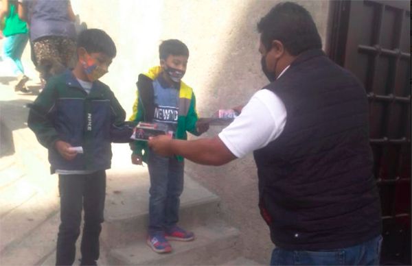 Antorcha ilumina la sonrisa de los infantes de Naucalpan