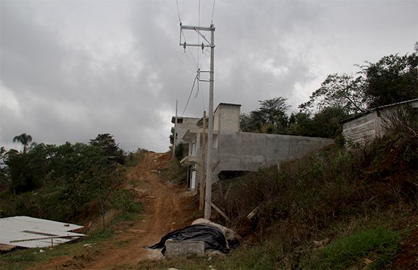 Realizan banderazo de Electrificación en col. Antorchista de Xalapa