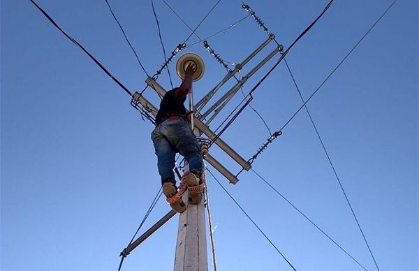 Gracias a Antorcha se ilumina colonia marginada de Oaxaca