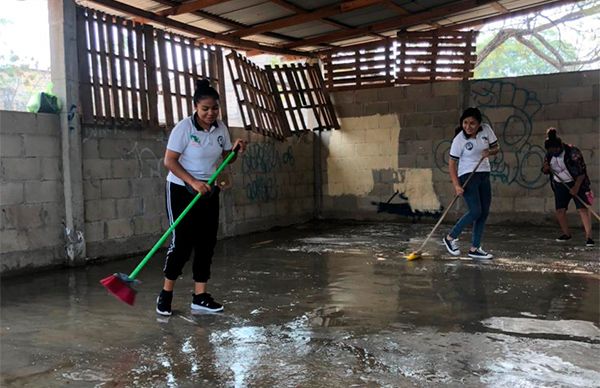 Maestros antorchistas auxilian con internet a bachilleres