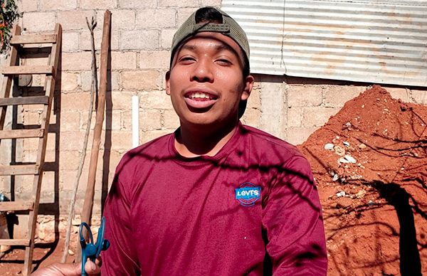 Por pobreza cambian adolescentes escuela por trabajo como peones