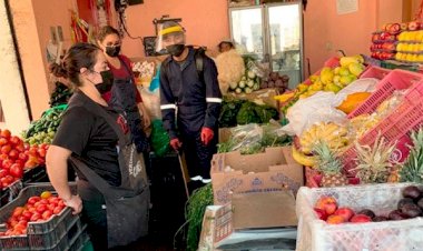 Brigadas sanitizan área de tianguis en Atlixco