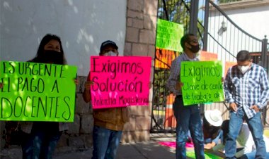 Protestan maestros en demanda de salarios y mejores condiciones laborales