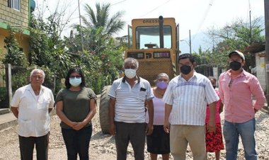 Antorcha inicia pavimentación en Cuichapa