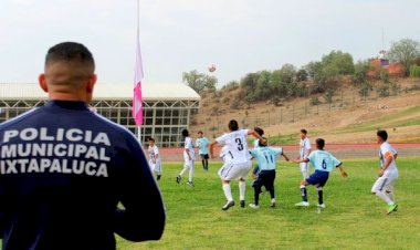 Inaugura alcaldesa Maricela Serrano primer partido amistoso entre los barrios de Ixtapaluca