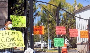 Protestan maestros en demanda de salarios y mejores condiciones laborales