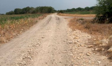 Antorchistas solicitan restauración de caminos ejidales