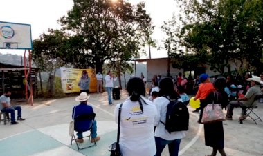 Magdalena Reséndiz reitera lucha contra pobreza en Pinal de Amoles