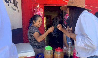 Visita candidata los comercios locales de Villa Juárez